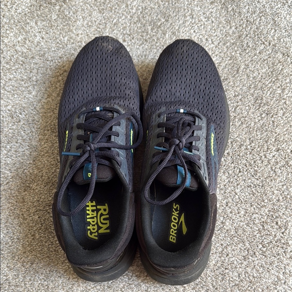 Brooks Athletic Shoes with Breathable Knit Design